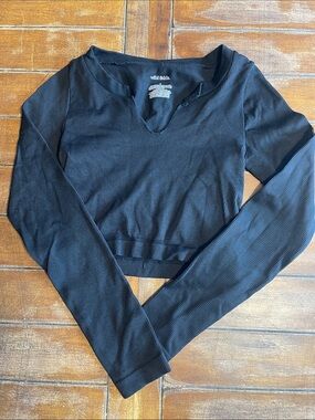 wild fable Black Ribbed V-Notch Long Sleeve Crop Top